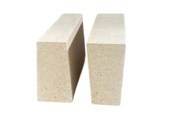 鄭州四季火耐火材料是高鋁磚廠家,擁有123米長隧道窯,生產(chǎn)一級二級三級高鋁磚,輕質(zhì)高鋁磚,粘土磚,格子磚,高鋁流鋼磚等,是實(shí)體高鋁磚生產(chǎn)廠家。